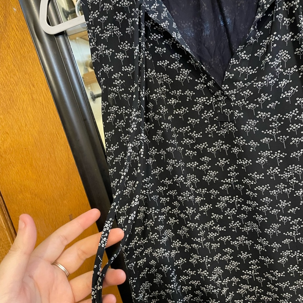 Excellent condition. Beautiful and great for summer! Never worn. - Picture 3 of 5